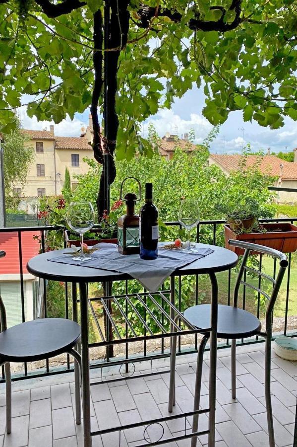 La Casa Colorata Apartment Citta di Castello Luaran gambar